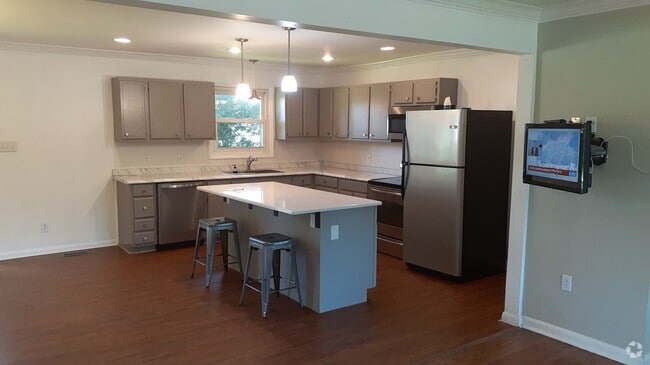 Building Photo - 2975 Charlotte Hwy