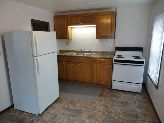 Building Photo - 602 9th St N