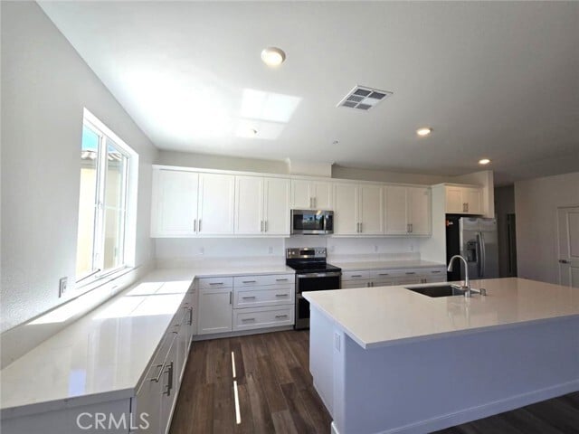 Foto principal - 27036 Banjo St