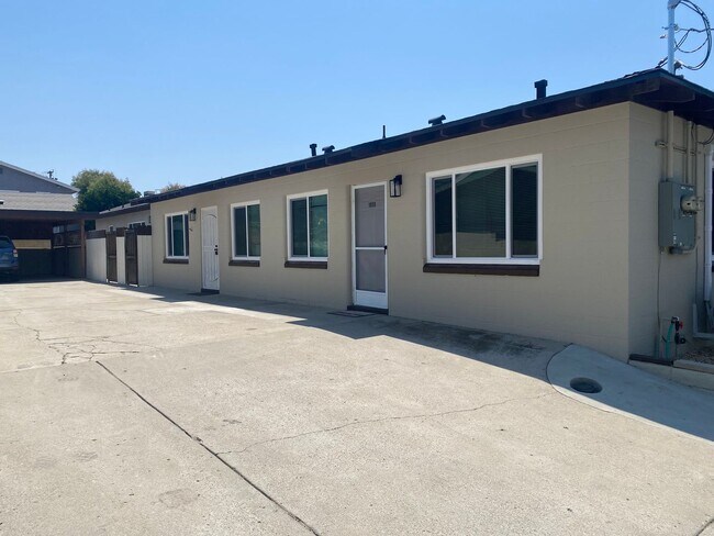 Foto del edificio - Recently remodeled 2 bed, 1 bath Condo in Central Simi Valley