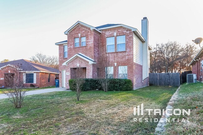 Foto del edificio - 2432 Big Spring Dr