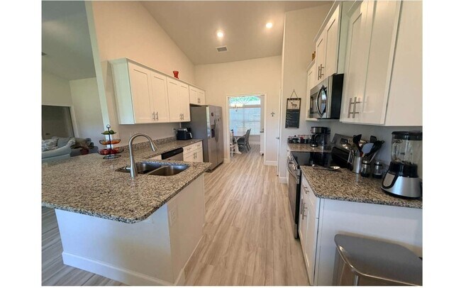 Foto del edificio - 297 SW Silverpalm Dr