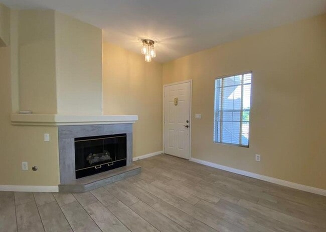 Building Photo - 3 bedroom condo in picturesque Red Bluffs ...
