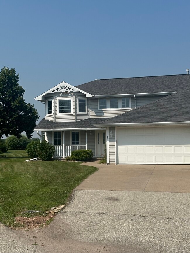 Building Photo - N511 Willowcrest Ct