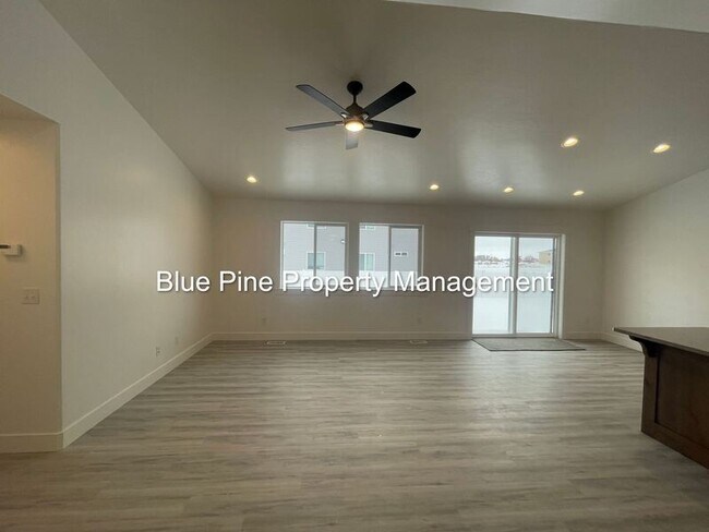 Building Photo - 5847 Wildrose Avenue
