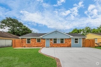 Building Photo - 226 Victoria Dr