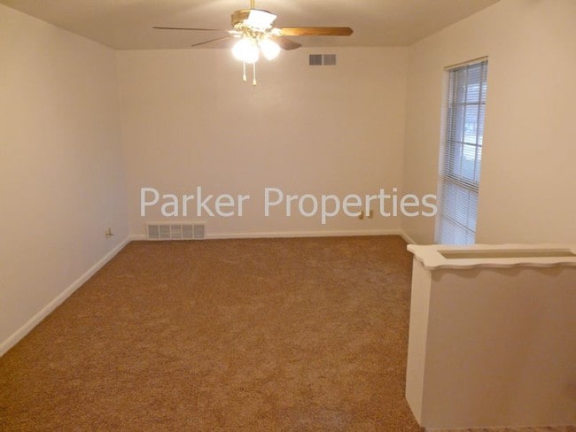 Building Photo - 212 Barry Ln