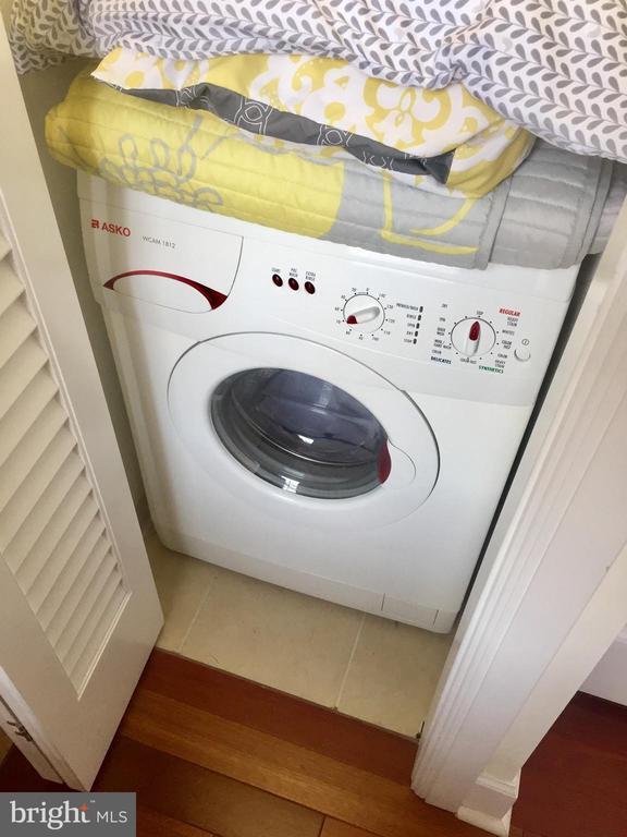 Building Photo - 1701 Locust St