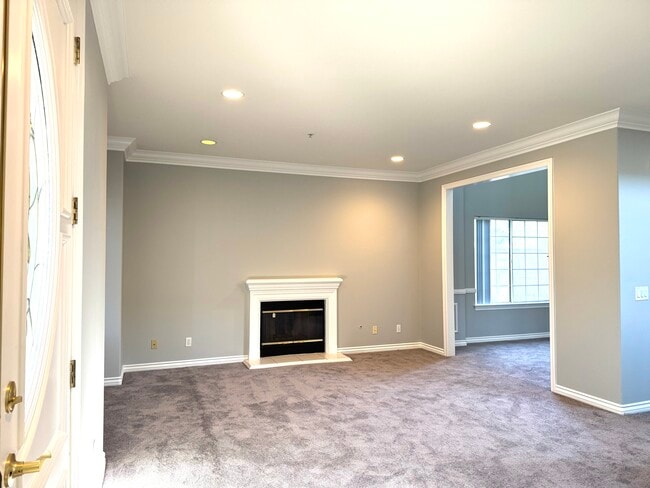 Living room - 27 Hampton Ct