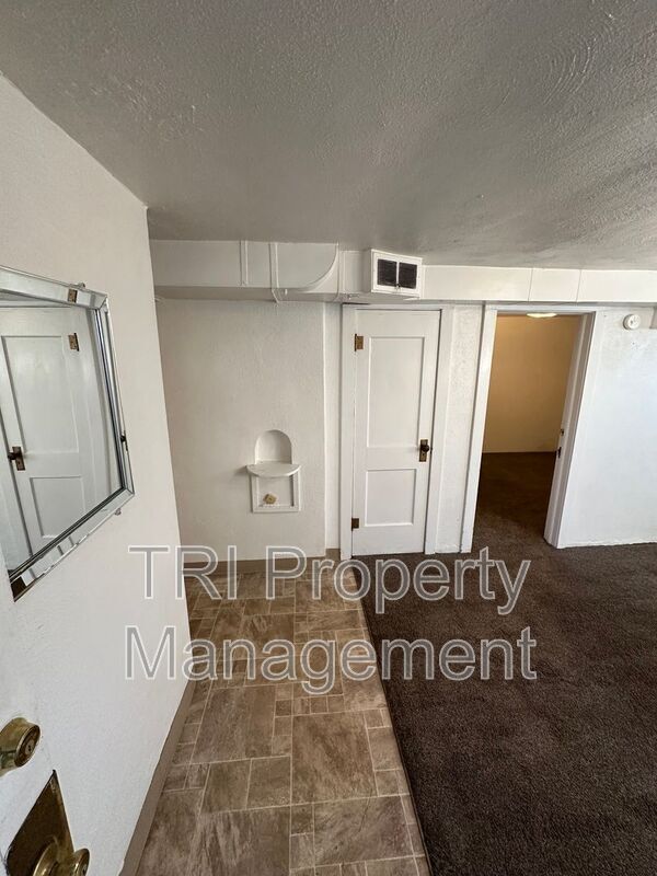 Building Photo - 2224 9th Ave