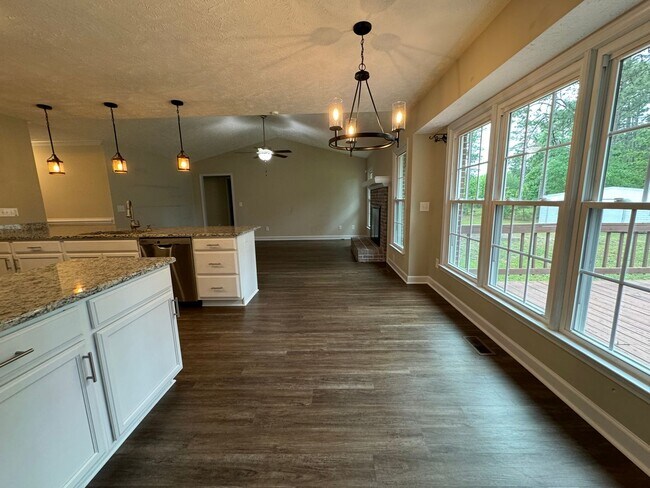 Building Photo - Beautiful 3 Bed 2 Bath Home in Jack Britt