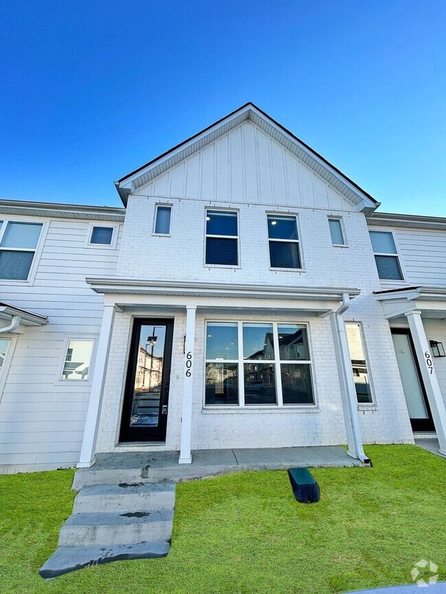 Building Photo - 606 Mason Ward Pl