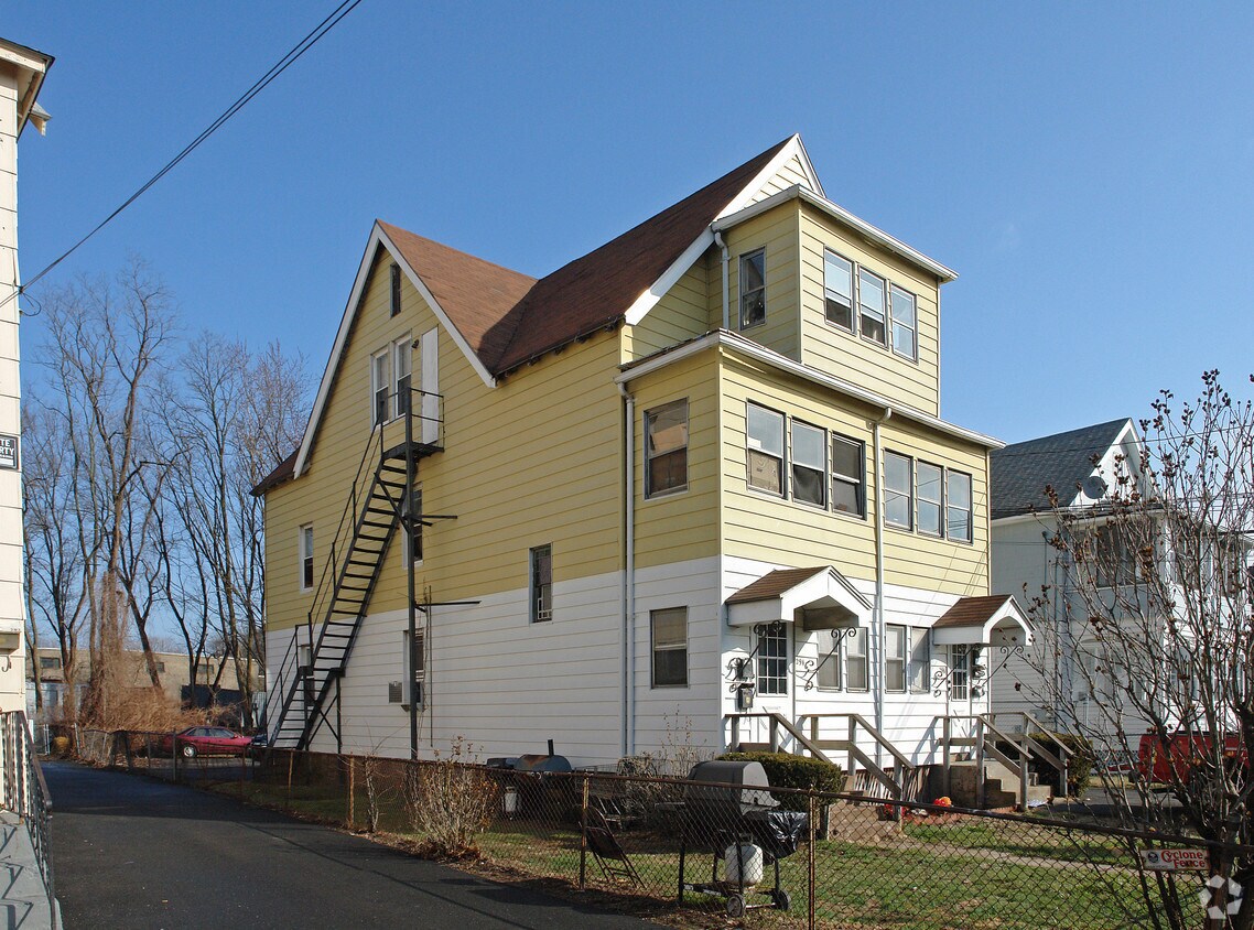 Foto del edificio - 294-296 Tolland St