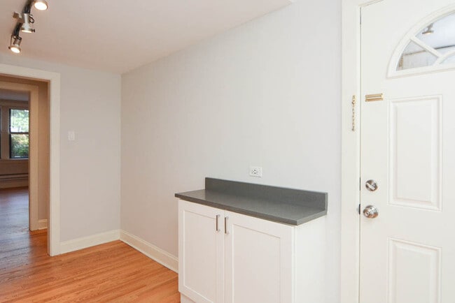 Foto del edificio - 2321 N Rockwell St