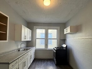 Building Photo - 418-418 Leslie St