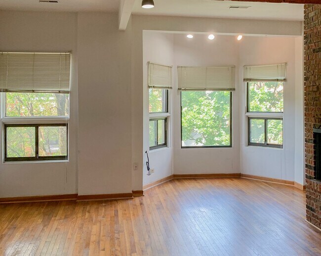 Foto del edificio - 877 W Lill Ave