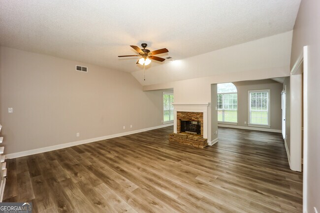 Foto del edificio - 130 Woodlake Dr