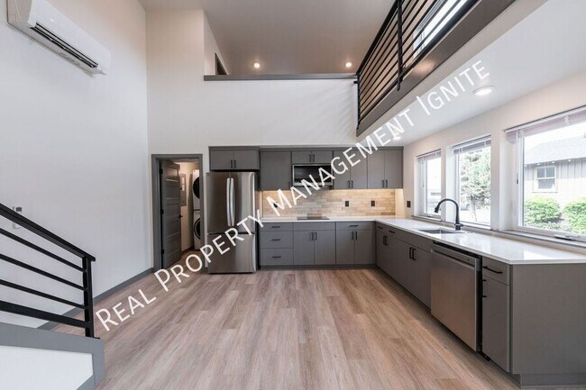 Foto del edificio - 138 NW Hawthorne Ave