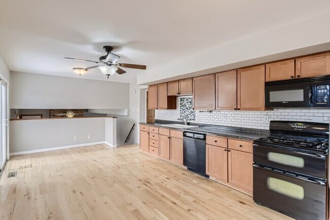 Building Photo - 24064 Lakeview Dr, Minooka, IL, 60447