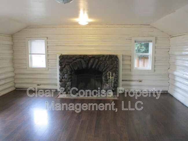 Building Photo - 1020 River Rd
