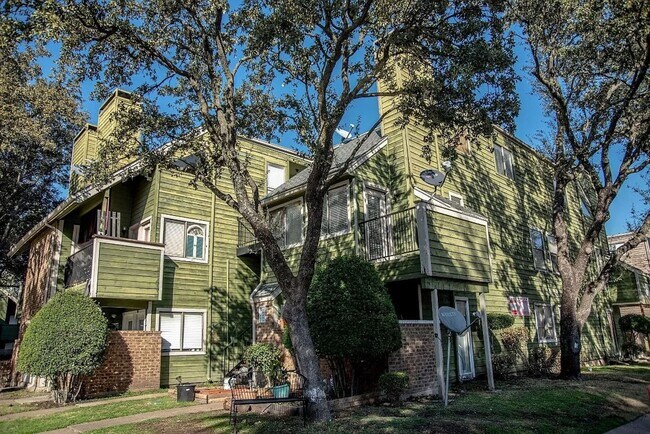 Foto del edificio - 9833 Walnut St