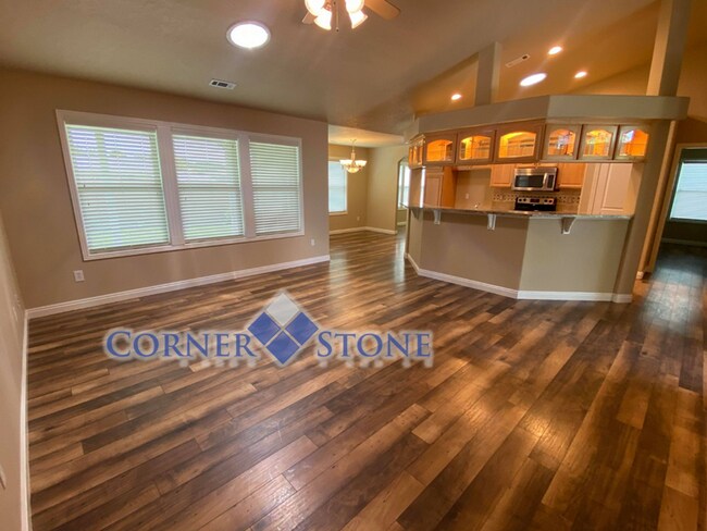 Building Photo - Beautiful Updated Home in Nampa with Offic...