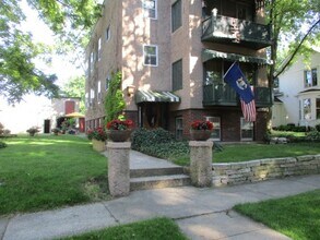 Building Photo - 1107 State St