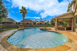 Building Photo - 19 Sandwell Place