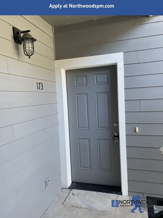 Foto del edificio - Newer Very Nice 2 Bedroom 1 Bathroom Downs...
