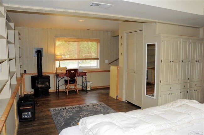 Building Photo - 3 br, 2 bath House - 631 Logan Rd