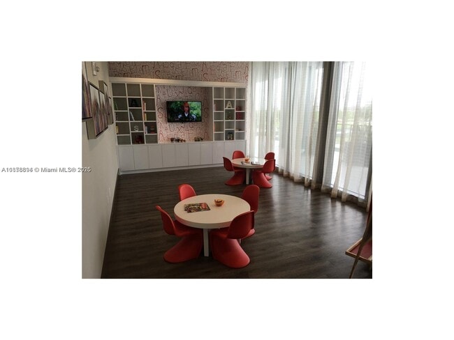 Foto del edificio - 5252 NW 85th Ave