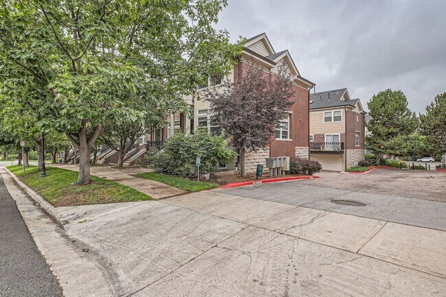 Foto del edificio - Great townhome for rent in Cherry Creek!