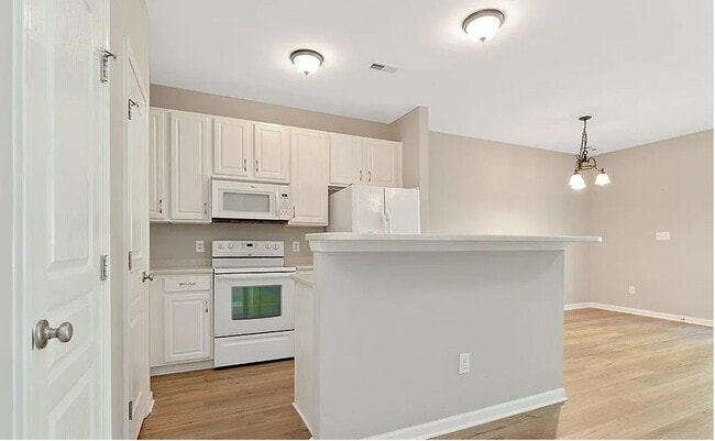 Foto del edificio - MUST SEE !! 3bd 3.5ba Townhome in Fuquay V...