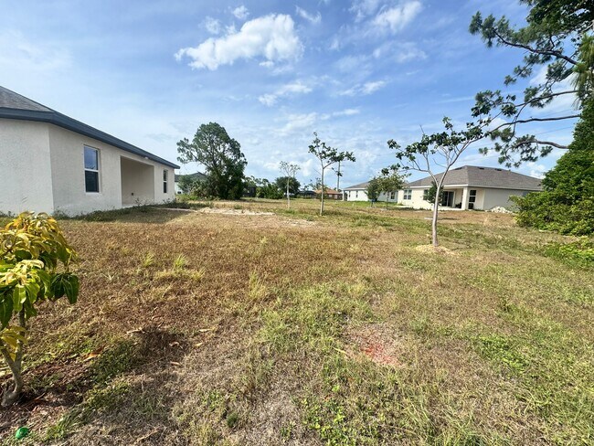 Building Photo - 2115 NW 24th Pl