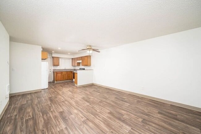 Building Photo - 2 bedroom unit close to downtown Gresham!!