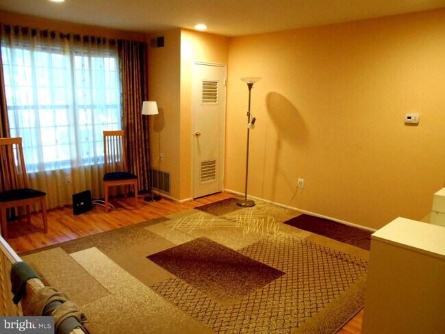 Foto del edificio - 441 Tomlinson Rd