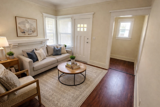 Photo - 728 S Carondelet St Apartment