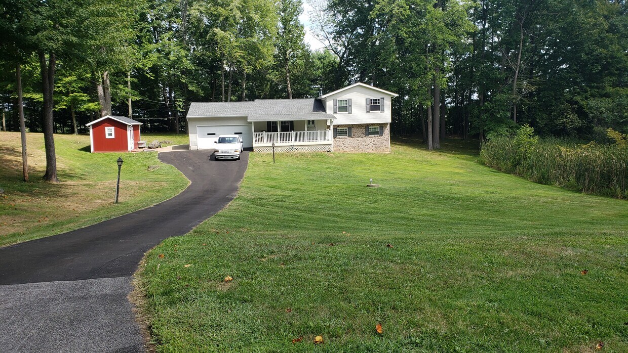 2939 Lindale Dr, Akron, OH 44312 House Rental in Akron, OH