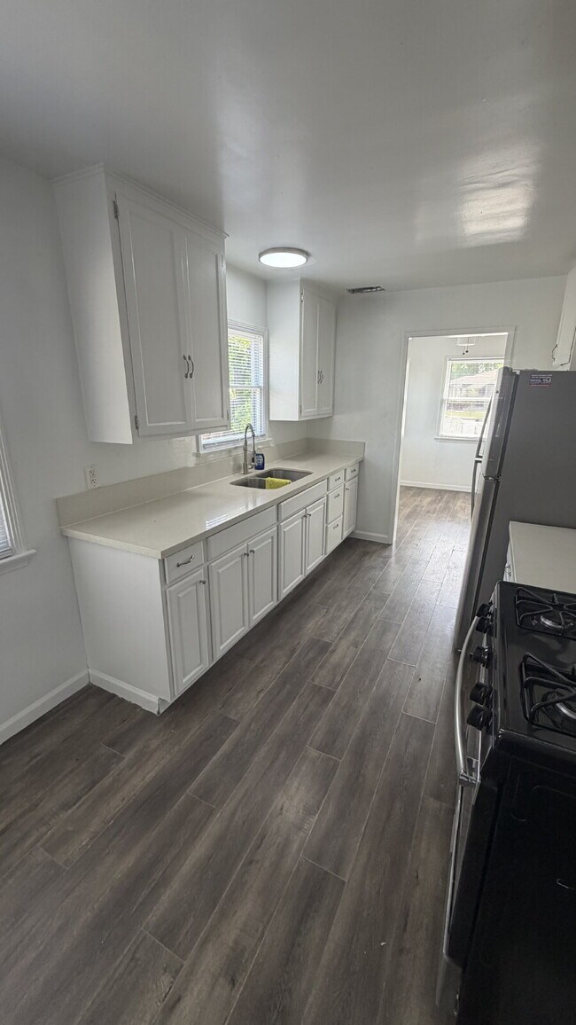 Foto del edificio - Charming Updated Home with Spacious Yard