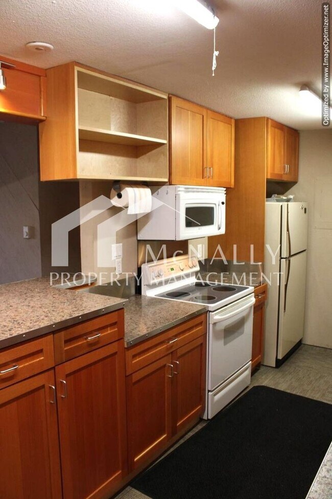 Building Photo - 1 Bedroom, 1 Bathroom Condo – Approx. 605 Sq. Ft.