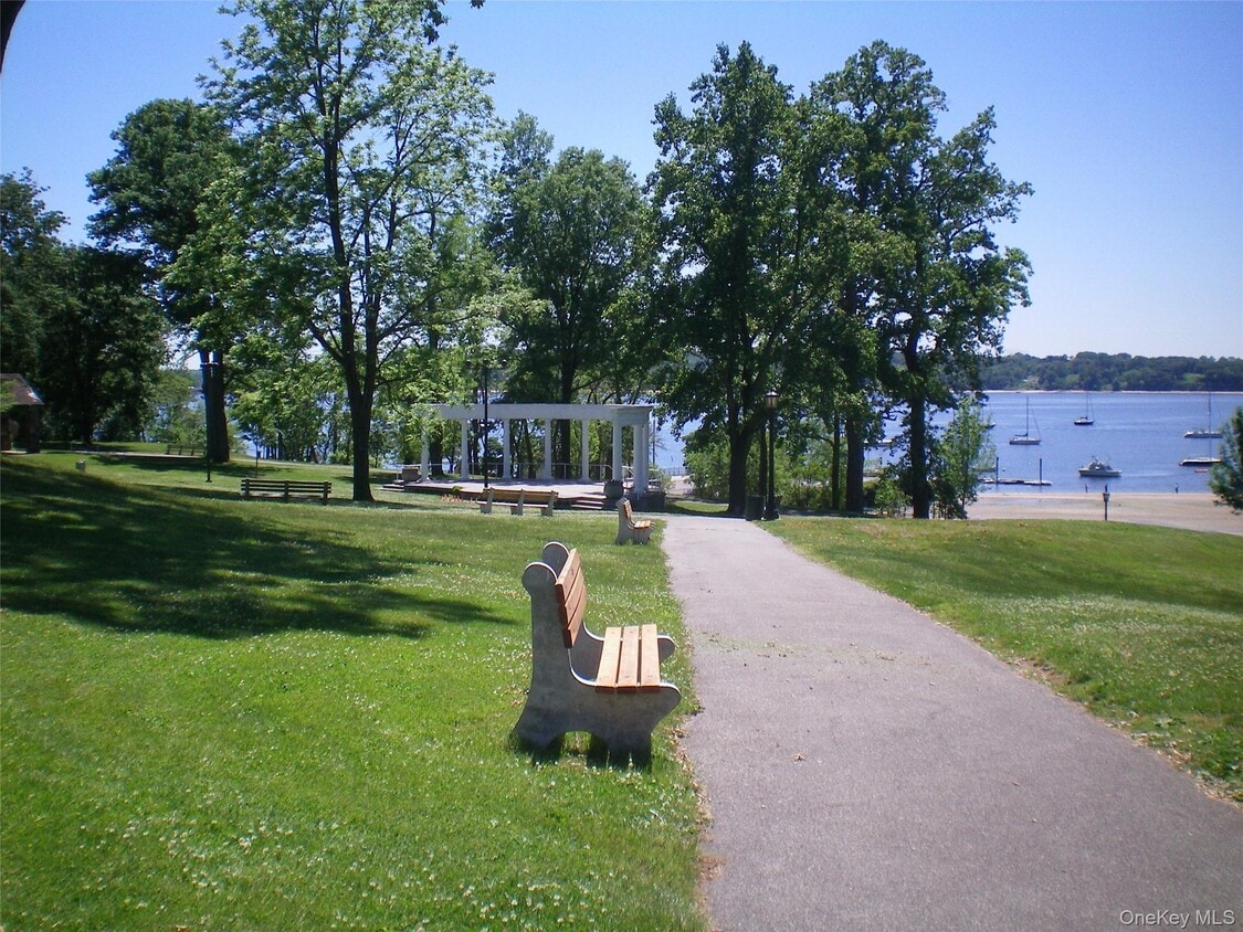 Building Photo - 22 B Town Path