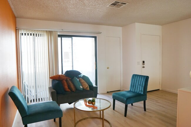 Building Photo - 437 S Calle El Segundo