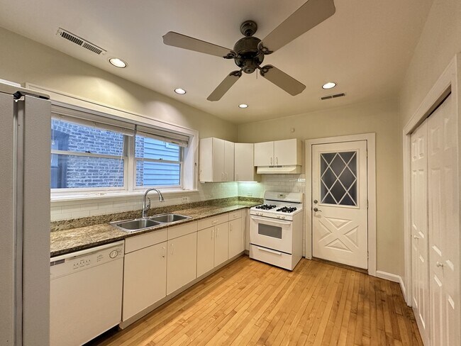 Foto del edificio - 2619 W Greenleaf Ave