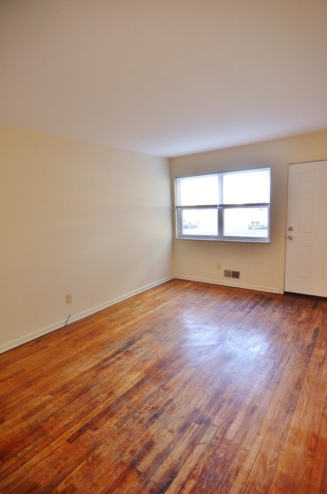 Building Photo - 1172 Sanborn Pl