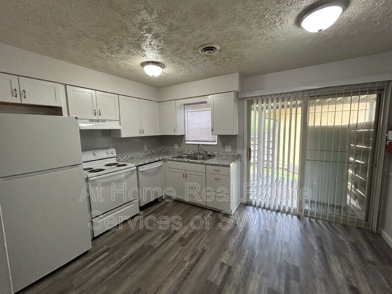 Foto principal - 3353 E Linwood St