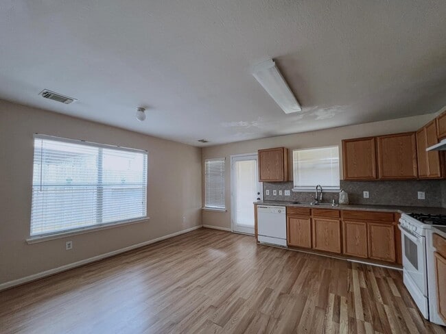 Foto del edificio - 13410 Blue Swallow Dr