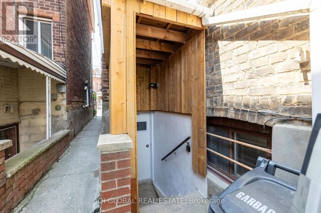 Building Photo - 475 Ossington Ave