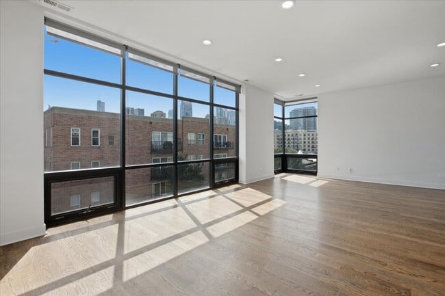 Building Photo - 650 N Green