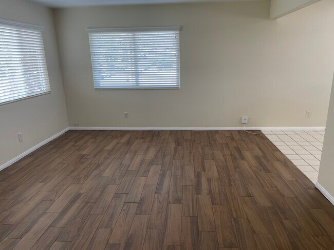 Mucha luz natural - 1204 N Park Western Dr