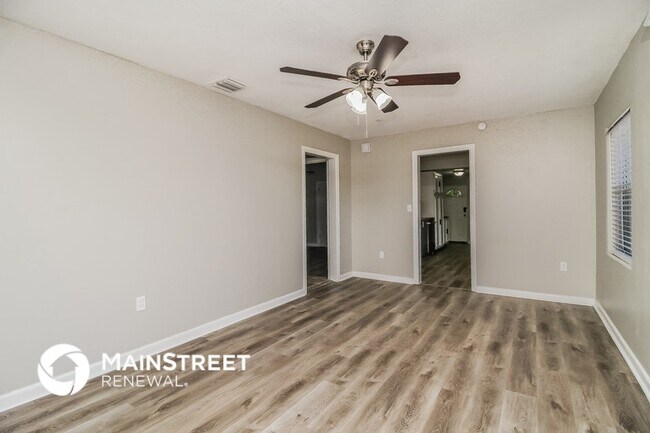 Building Photo - 1335 E 3rd Ave